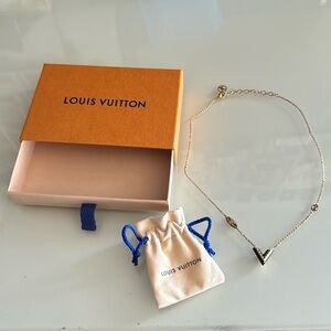 Louis Vuitton V necklace